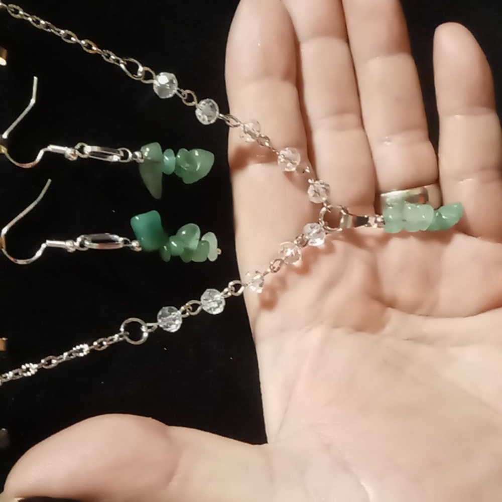 Green jade chips and Silver textured oval link Necklace and Earring Set.